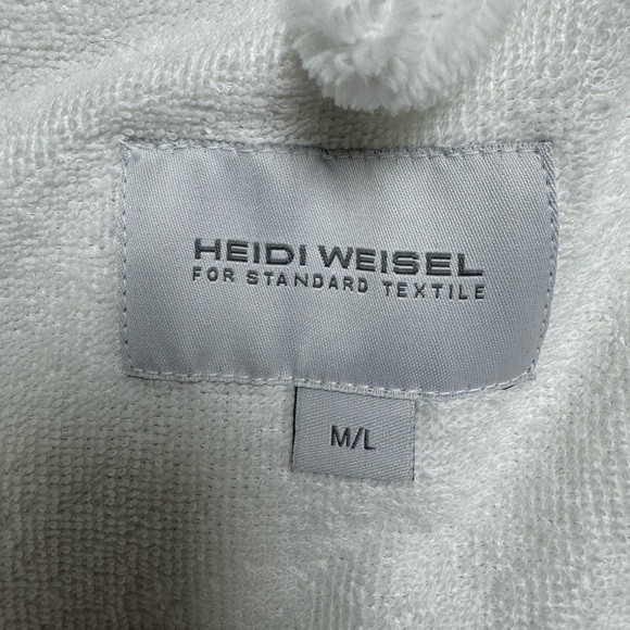 White Plush Resorts World Bathrobe- Size M/L, the Ultimate Guide Comfort! NWT - Picture 7 of 8